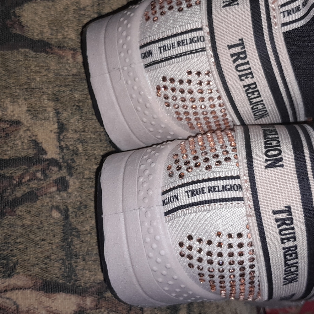 🌺TRUE RELIGION Sneakers - Picture 3 of 7